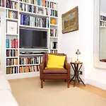 Retro Apartment Moments From Battersea Park