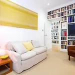 Retro Apartment Moments From Battersea Park