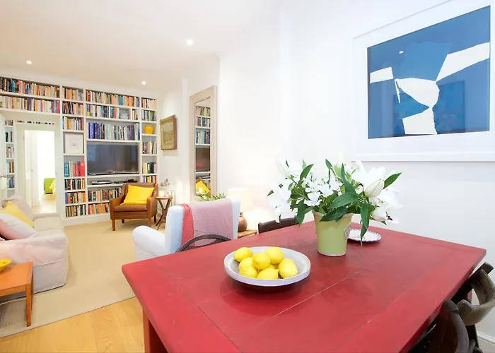 Retro Apartment Moments From Battersea Park