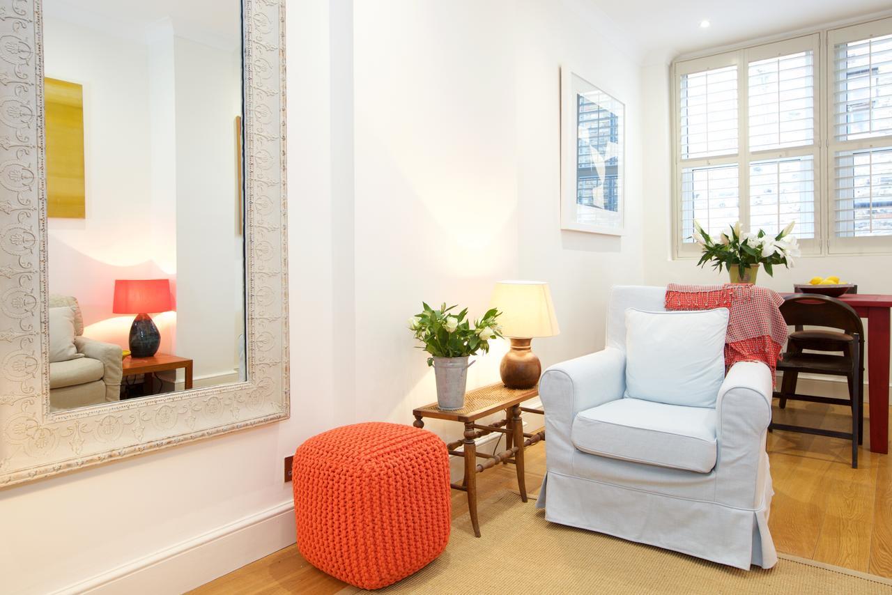 Retro Moments From Battersea Park Apartment *